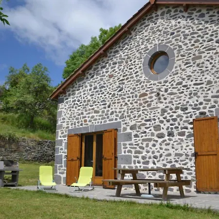 Maison De Caractere Renovee Avec Cheminee, Jardin Et Terrasse Pres De Saint-flour, Ideale Pour Randonnees Et Activites Nautiques. - Fr-1-742-136 Casa de Férias *