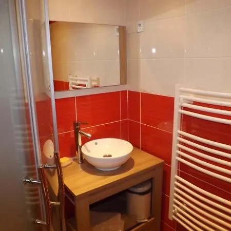 度假居 Maison De Caractere Renovee Avec Cheminee, Jardin Et Terrasse Pres De Saint-flour, Ideale Pour Randonnees Et Activites Nautiques. - Fr-1-742-136 圣弗卢尔