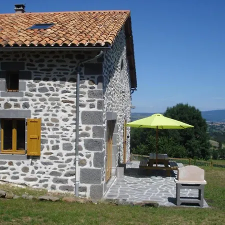 Casa de Férias Maison De Caractere Renovee Avec Cheminee, Jardin Et Terrasse Pres De Saint-flour, Ideale Pour Randonnees Et Activites Nautiques. - Fr-1-742-136 *