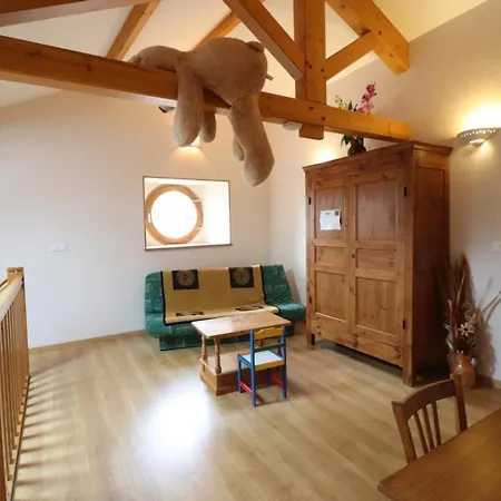 Casa de Férias Maison De Caractere Renovee Avec Cheminee, Jardin Et Terrasse Pres De Saint-flour, Ideale Pour Randonnees Et Activites Nautiques. - Fr-1-742-136