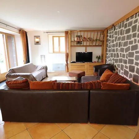 Maison De Caractere Renovee Avec Cheminee, Jardin Et Terrasse Pres De Saint-flour, Ideale Pour Randonnees Et Activites Nautiques. - Fr-1-742-136 Saint-Flour (Cantal)