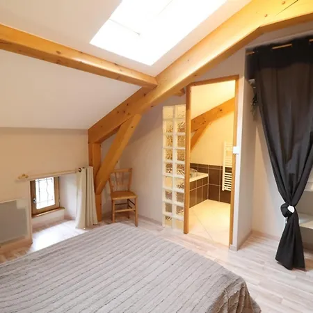 Maison De Caractere Renovee Avec Cheminee, Jardin Et Terrasse Pres De Saint-flour, Ideale Pour Randonnees Et Activites Nautiques. - Fr-1-742-136