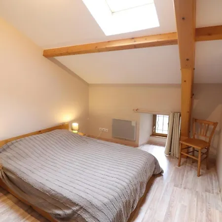 Casa de Férias Maison De Caractere Renovee Avec Cheminee, Jardin Et Terrasse Pres De Saint-flour, Ideale Pour Randonnees Et Activites Nautiques. - Fr-1-742-136 Saint-Flour (Cantal)
