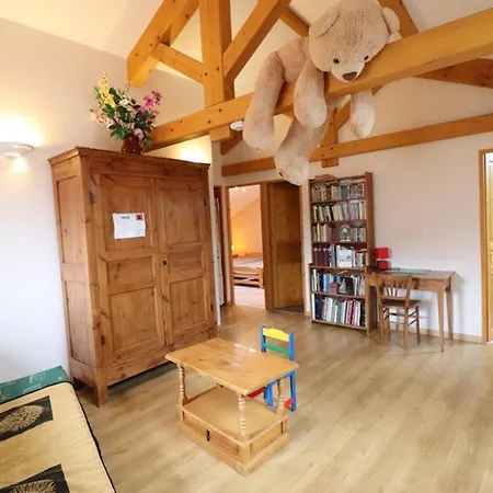 Casa de Férias Maison De Caractere Renovee Avec Cheminee, Jardin Et Terrasse Pres De Saint-flour, Ideale Pour Randonnees Et Activites Nautiques. - Fr-1-742-136 Saint-Flour (Cantal)